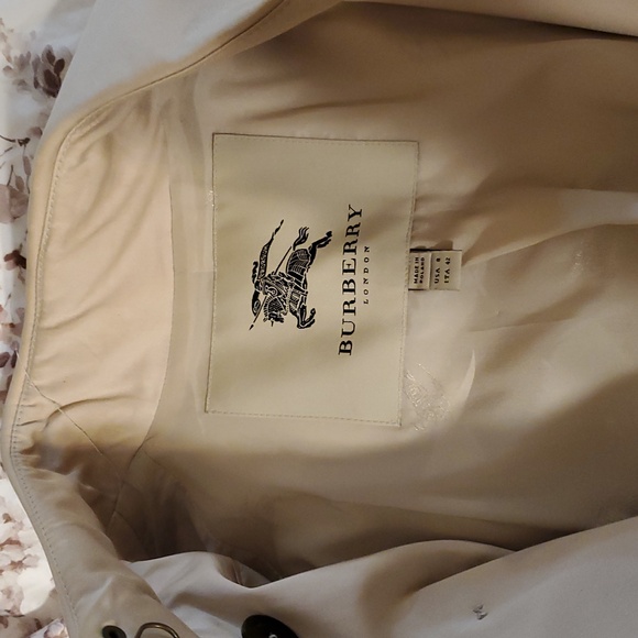 Burberry London Trench Coat-RARE FIND - Picture 3 of 16